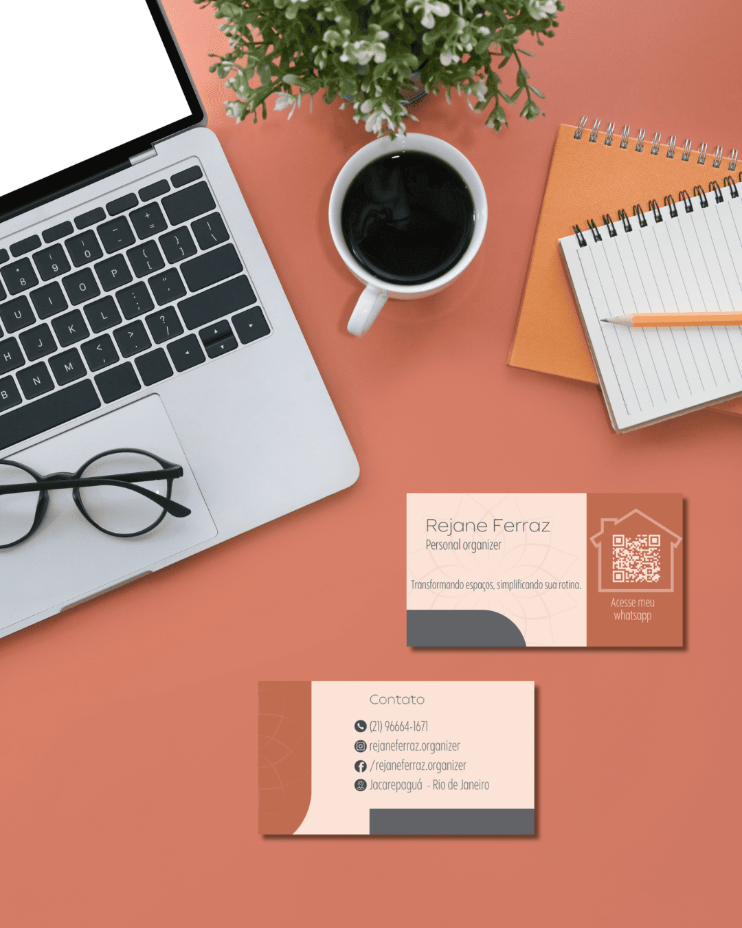 na imagem mostra uma arte digital de um mockup de apresentação de cartão de visita para quem buscar criar um cartão de visita personalizado